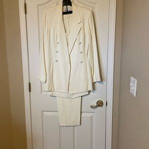Women’s Danny & Nicole cream rayon 3 piece suit double breasted size 10